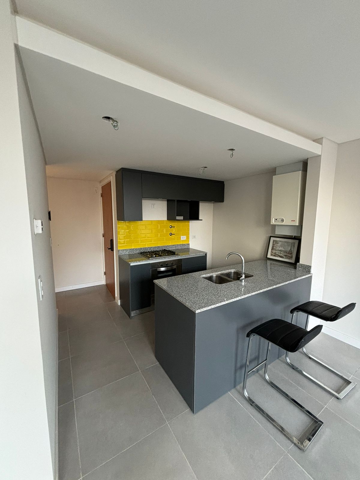 VENTA 2 AMBIENTES CON COCHERA Y BALCON A LA CALLE- ZONA CHAUVIN